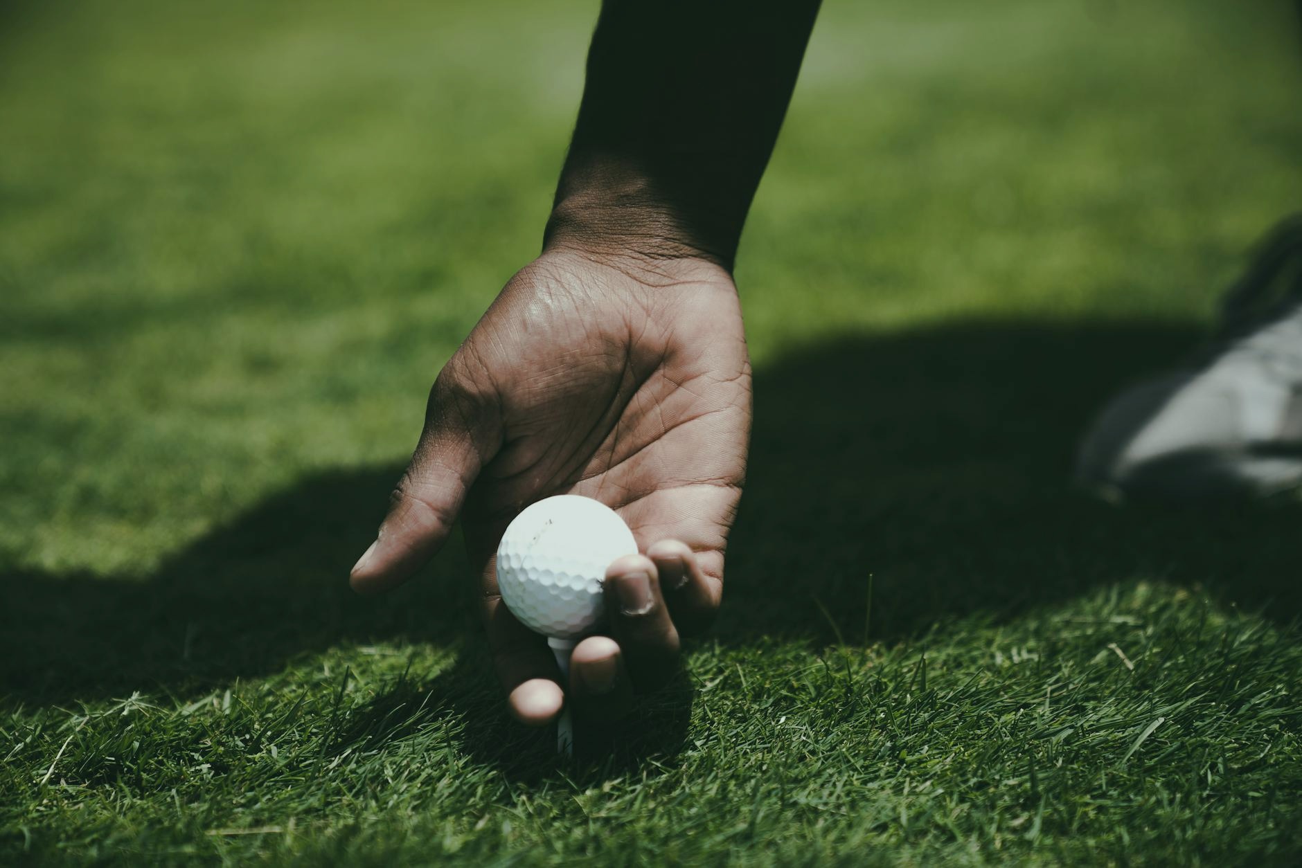 Professional Golf Grip Fitting: How to Find Your Perfect Specs